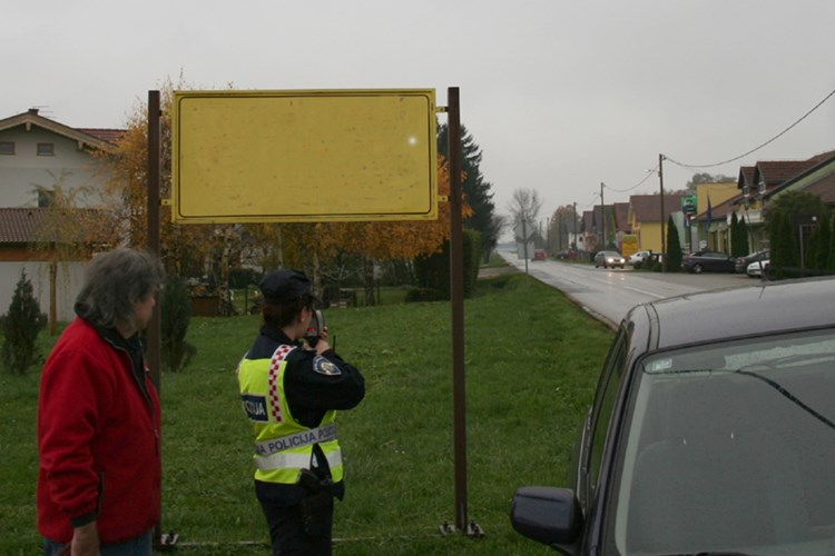 Slika Fotografije/Opcenite fotografije/22.11. BRZINA S GRADJANIMA/HJHJKHJK.JPG